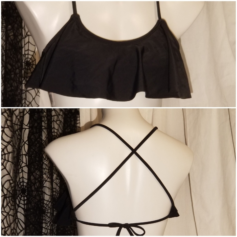 BNWT Ruffle bikini Top Black Size Small
